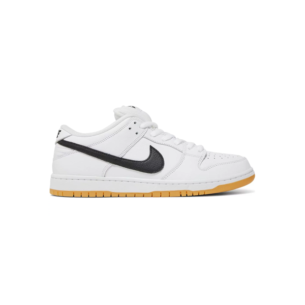 Nike SB Dunk Low Pro White Gum dengan leather tumbled putih, Swoosh nubuck hitam, dan sol luar berwarna gum