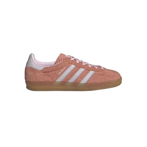 Sneaker adidas Gazelle Indoor ‘Wonder Clay’ dengan upper suede premium dan aksen Clear Pink