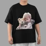 Kaos hitam dengan desain baby face dan boneka beruang, ADLV Baby Face Hug Bear Doll Black Tee