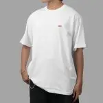 Supreme Small Box Short Sleeve White Tee dengan logo Supreme kecil di dada dan desain simpel