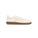 Sepatu Adidas Handball Spezial Cloud White Sandy Pink Metallic dengan bahan corduroy dan aksen suede, dilengkapi sol karet yang tahan lama