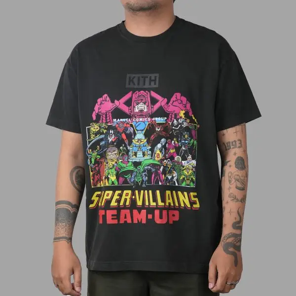 KITH x Marvel Team Up Vintage Black Tee dengan desain karakter Marvel dalam gaya retro, menampilkan kolaborasi superhero legendaris