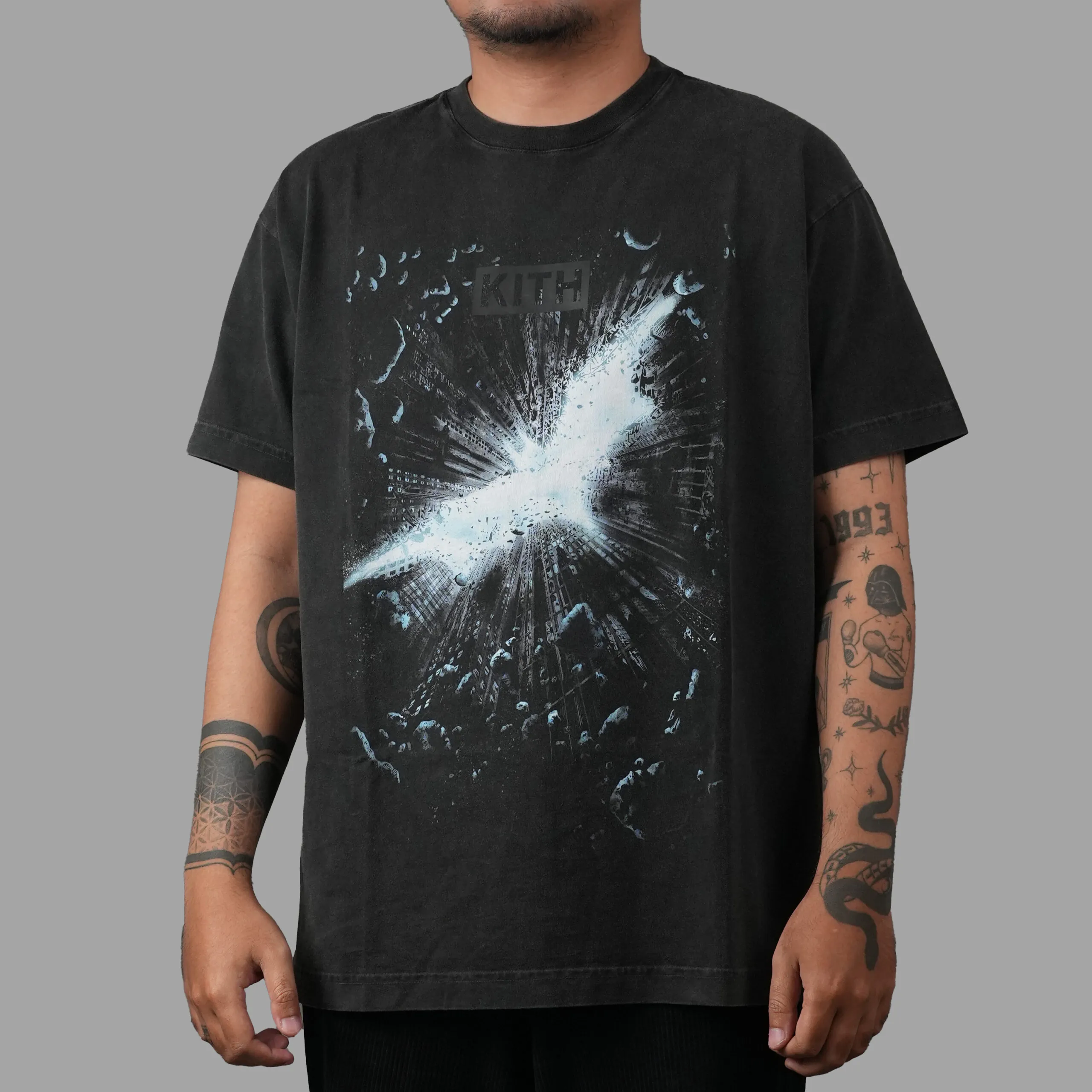 KITH x Batman Dark Knight ADV Vintage Black Tee | Senikersku
