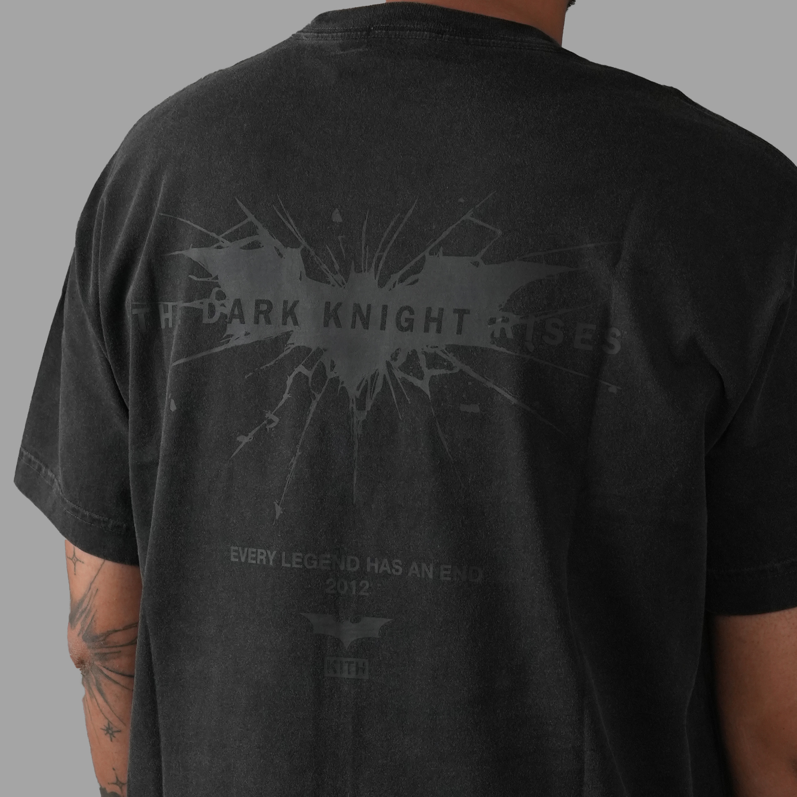 KITH x Batman Dark Knight ADV Vintage Black Tee | Senikersku