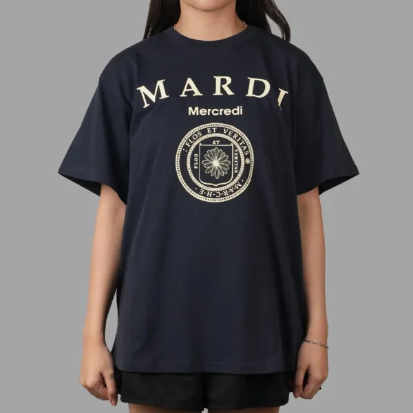 Mardi Mercredi Univ Navy Cream Tee dengan grafis "UNIV" besar warna cream di bagian depan, bergaya varsity Korea dengan nuansa kasual yang stylish