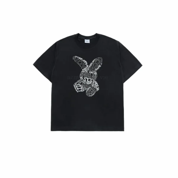 ADLV Lettering Rabbit Black Tee dengan ilustrasi kelinci dan lettering branding di bagian depan, desain simpel dan stylish untuk gaya streetwear