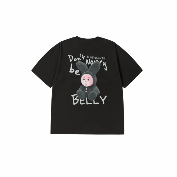 ADLV Rabbit Belly Black Tee dengan desain ilustrasi kelinci lucu di bagian depan, memberi sentuhan playful dan casual pada gaya streetwear kamu